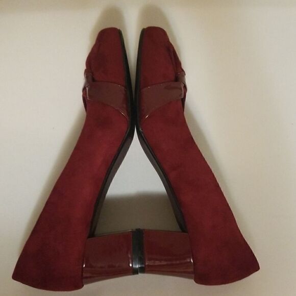 Beacon Shoes Burgundy Micro Suede/Patent Pumps,NEW - Picture 4 of 6